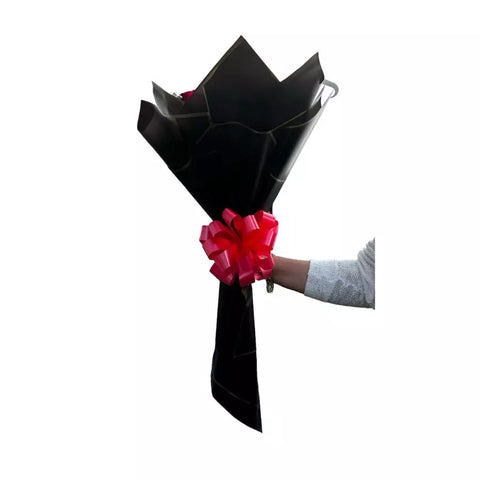 Buchón con 24 Rosas ¡Sorprende con un regalo inolvidable! rosas perfectas para expresar amor, gratitud y más, envuelto en elegante papel de regalo, entrega domicilio en Bogotá, floristería Flores 24 Horas