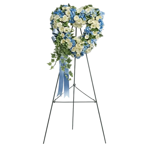 Arreglo Fúnebre, Corona y Pedestal "Corazón Puro". Este sincero arreglo está elaborado con hortensias azules, rosas blancas en aerosol y hiedra abigarrada. Flores 24 Horas, Bogotá, Colombia