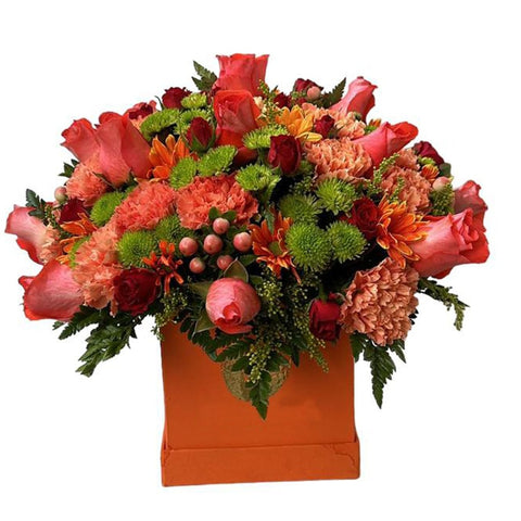 Detalle de Flores para Mamá, nuestra caja incluye una hermosa combinación de rosas y pompones, perfecta para mostrarle tu amor y agradecimiento, domicilio de flores para mamá en Bogotá, floristería Flores 24 Horas