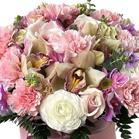Envía flores a Mamá, envía un hermoso ramo de flores a mamá y demuéstrale tu amor y agradecimiento, haz que Mamá se sienta especial con nuestras hermosas flores de alta calidad. ¡Sorpréndela hoy con nuestros arreglos florales!