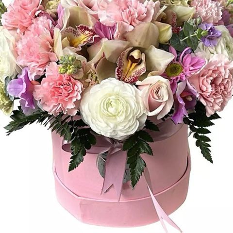 Envía flores a Mamá, envía un hermoso ramo de flores a mamá y demuéstrale tu amor y agradecimiento, haz que Mamá se sienta especial con nuestras hermosas flores de alta calidad. ¡Sorpréndela hoy con nuestros arreglos florales!