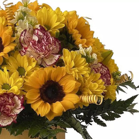 Para Mi Mamá este hermoso arreglo de flores es una forma elegante de demostrar amor y agradecimiento, sorprende a tu mamá con un detalle exclusivo y sofisticado que llenará su corazón de alegría, floristería Flores 24 Horas, domicilio de flores en Bogotá