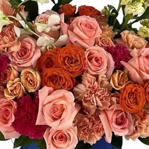 Regalo Original Para Mamá, las delicadas y coloridas flores traerán alegría y belleza a su día, flores para regalar a mamá en su día, entrega a domicilio en Bogotá, floristería Flores 24 Horas