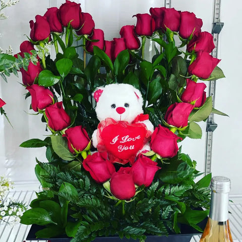 Arreglo Rosas Corazón, ¡Expresa tus sentimientos de la manera más dulce con este regalo único!, floristería flores 24 horas, entregamos sus rosas y regalos a domicilio en Bogotá