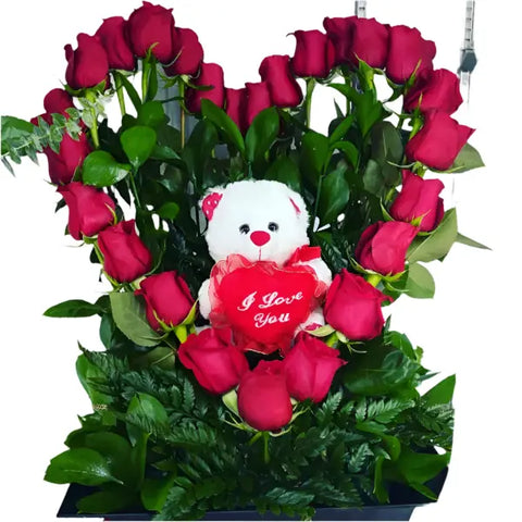 Arreglo Rosas Corazón ¡Expresa tus sentimientos de la manera más dulce con este regalo único! ¡Demuestra tu amor con nuestro Arreglo Rosas Corazón que incluye un hermoso arreglo de rosas en forma de corazón y un adorable oso de peluche! de 15 cm de altura (aproximadamente). Floristería Flores 24 Horas