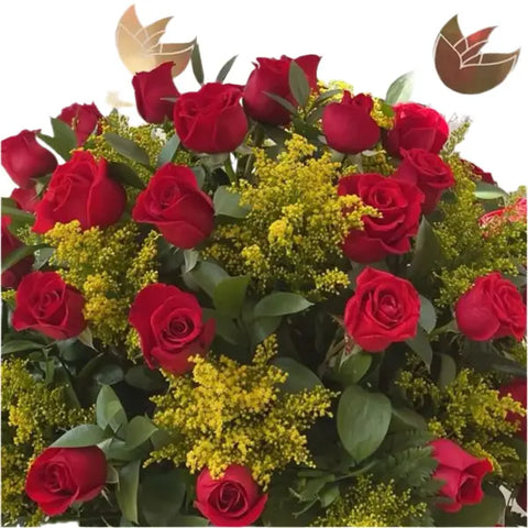 Imagen con detalle de rosas. Arreglo Rosas de Amor, este arreglo de rosas es perfecto para celebrar aniversarios o expresar tu amor. Con sus hermosas rosas, transmitirás tus sentimientos de manera elegante y romántica. Floristería Flores 24 Horas