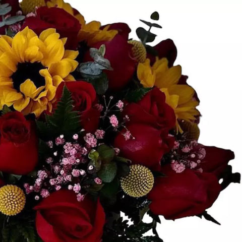 Celebre el Día de la Madre con hermosas flores de Flores 24 Horas, demuéstrele su amor y gratitud con un regalo que la hará sentir especial, entregamos sus flores y regalos para mamá en Bogotá, floristería