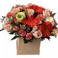 Flores Hermosas para Mamá, una hermosa caja de flores para regalar a mamá, las elegantes rosas, alegres margaritas y delicados claveles simbolizan el amor y la gratitud que sentimos por ella, floristería Flores 24 Horas