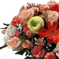 Flores Hermosas para Mamá, una hermosa caja de flores para regalar a mamá, las elegantes rosas, alegres margaritas y delicados claveles simbolizan el amor y la gratitud que sentimos por ella, floristería Flores 24 Horas