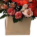 Flores Hermosas para Mamá, una hermosa caja de flores para regalar a mamá, las elegantes rosas, alegres margaritas y delicados claveles simbolizan el amor y la gratitud que sentimos por ella, floristería Flores 24 Horas