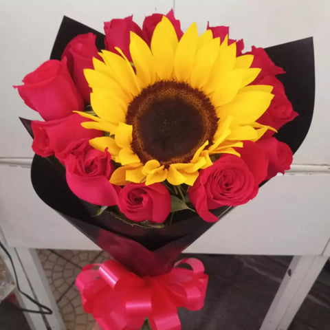 Un Girasol y 12 Rosas, Flores 24 Horas, Domicilio Ramos Bogotá, Un Girasol y 12 Rosas, expresa amor con rosas y girasoles, floristería flores 24 horas, entrega a domicilio en Bogotá