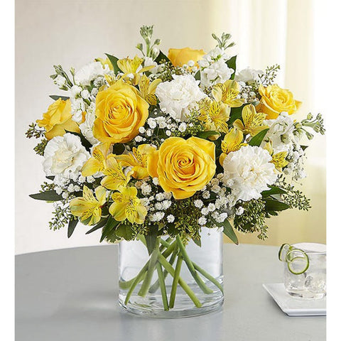 Bouquet Iluminado, Rosas amarillas, alstroemeria, claveles, Perfecto para transmitir sentimientos cálidos a alguien que significa tanto. Floristería Flores 24 Horas
