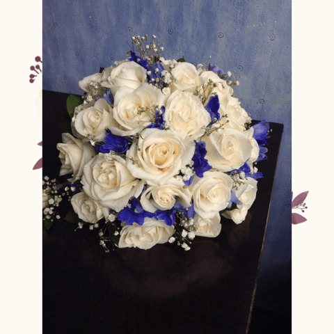 Bouquet Novia Azul, Rosas Blancas, Bouquet De Novia, Rosas, Flores De Acompañamiento, Ramo De Novia Para Celebración.. Floristería Flores 24 Horas, Domicilio Bogotá